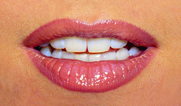 Sie erhalten nicht nur eine saubere Lippenkonturlinie, sondern die Farbe wird zusätzlich auslaufend ins Innere der Lippe schattiert. | RPM Medical & Kosmetik Rafael-Peter Mischewski Mönchengladbach
